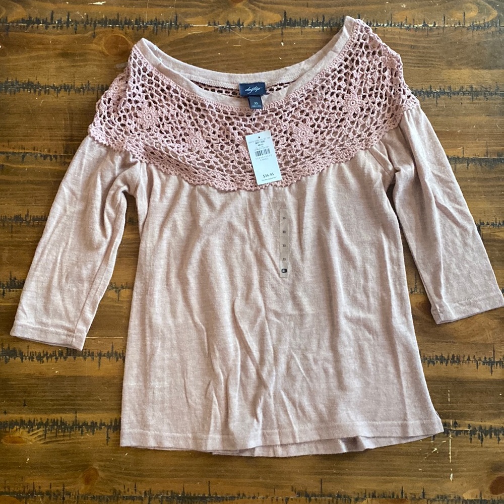 Buckle Rose pink shirt, size XS